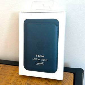 Apple Leather Wallet with MagSafe (for iPhone)